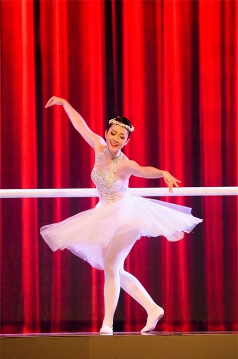 Linh Nga trở thành nghệ sĩ múa nổi tiếng sau hơn 10 năm miệt mài khổ luyện tại Trung Quốc.