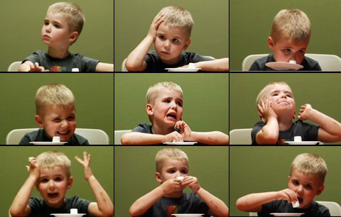  9 sắc thái của đứa trẻ trước khi chấp nhận từ bỏ và ăn kẹo. 