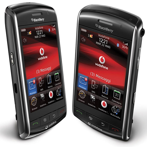  BlackBerry Storm là mẫu điện thoại sử dụng màn hình cảm ứng đầu tiên của hãng. 