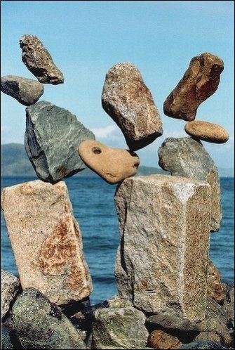  Những viên đá có những tư thế “không thể tin được” này chính là tác phẩm của nghệ thuật cân bằng đá. 