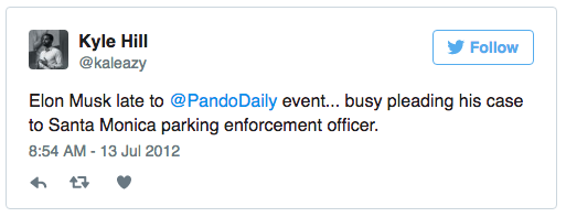  Elon Musk đến sự kiện Pando Daily muộn vì bận giải quyết vé phạt đỗ xe tại Santa Monica. (13/7/2012) 