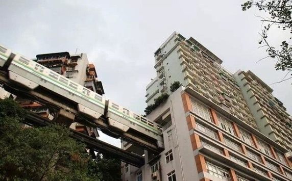  Cư dân những tòa nhà này có thể “thoải mái” bấm thang máy lên thẳng tầng nhà mình ngay khi đáp xuống ga tàu… 