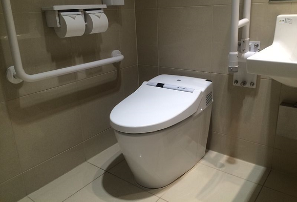  Những nhà vệ sinh hiện đại là hình ảnh không mấy xa lạ tại Nhật Bản. 