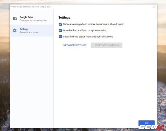  Tab Settings sẽ cung cấp cho người dùng 3 lựa chọn bao gồm hiển thị cảnh báo khi người dùng xóa dữ liệu trong thư mục đang được chia sẻ, thêm Google’s Backup and Sync vào danh sách các tác vụ tự khởi động mỗi khi mở máy tính và hiển thị thông tin tình trạng đồng bộ dữ liệu khi nhấn phải chuột vào biểu tượng ứng dụng ở taskbar. Tùy theo ý thích mà bạn có thể kích hoạt bằng cách đánh dấu check vào từng lựa chọn hoặc bỏ đánh dấu để hủy kích hoạt. 