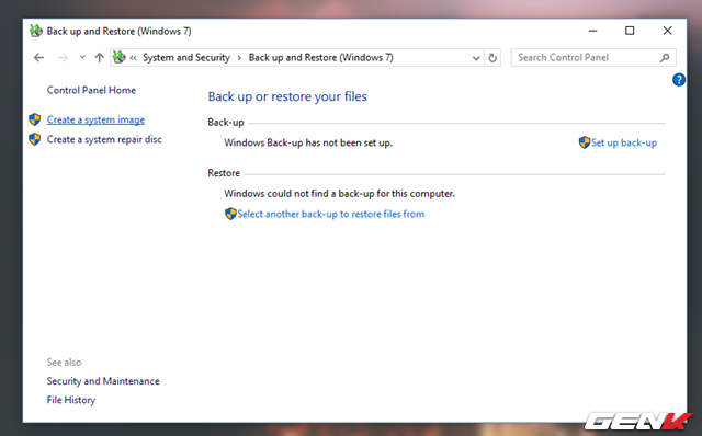  Nhấp vào lựa chọn “Create a System Image” trong Backup and Restore (Windows 7) của Control Panel. 
