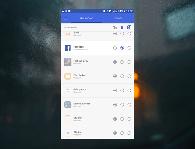  Mỗi ứng dụng sẽ được liệt kê với 3 mức độ bảo vệ, thứ tự bao gồm không khóa, khóa/mở khóa bằng cách nhận diện giọng nói hoặc hình ảnh camera và cuối cùng là khóa/mở khóa bằng cách kết hợp giữa nhận diện giọng nói và hình ảnh camera. Tùy theo mục đích mà bạn sẽ đánh dấu vào lựa chọn tương ứng. 