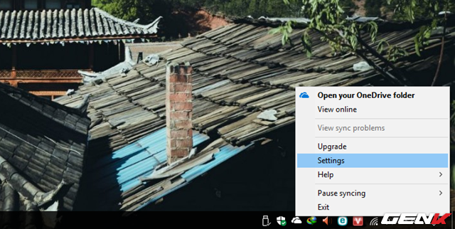 
Nhấn phải chuột vào biểu tượng OneDrive ở khay hệ thống và chọn “Settings”.
