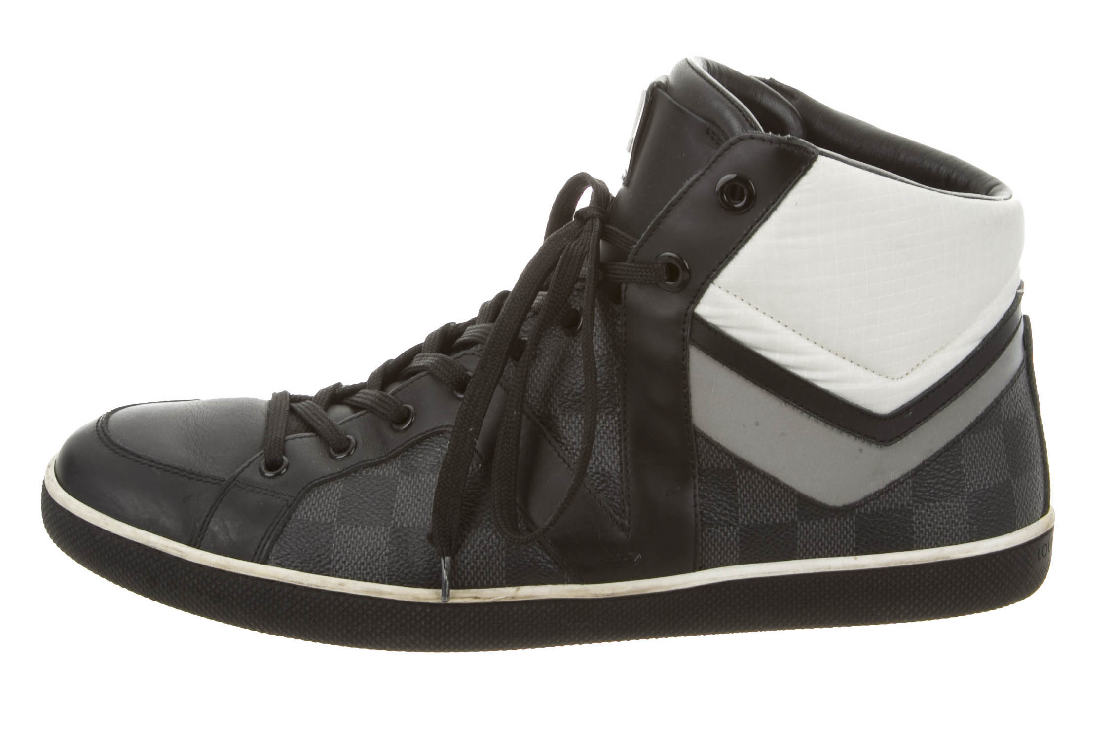 Louis Vuitton Damier high-top, đôi sneaker sang chảnh bán chạy nhất tại thị trường San Francisco