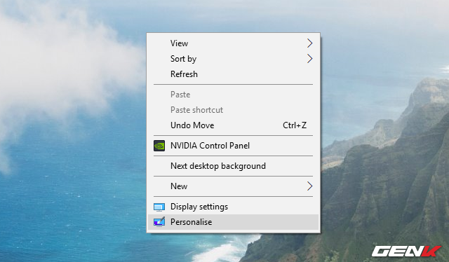  Nhấn phải chuột vào desktop và chọn “Personalize”. 