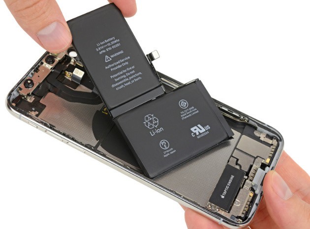  Pin của iPhone X có thiết kế hình chữ L độc đáo. 