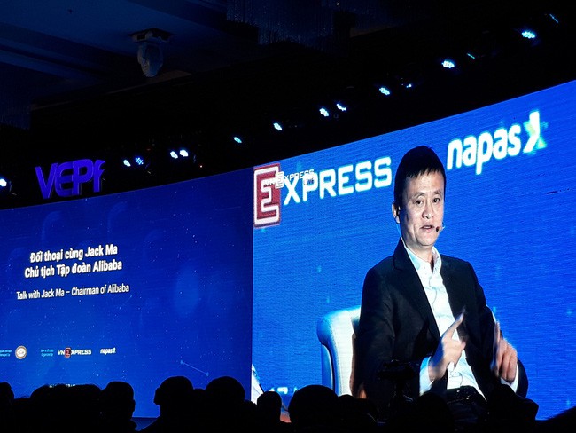 Jack Ma đối thoại với doanh nhân Việt Nam: Tôi đến đây không phải để cạnh tranh mà để hỗ trợ các doanh nghiệp nhỏ - Ảnh 1.