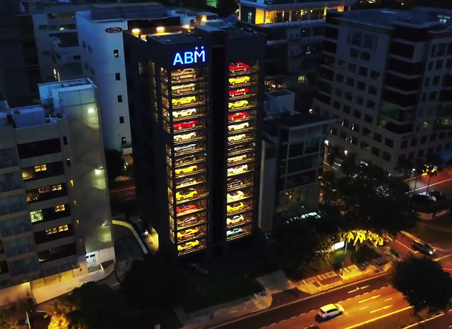  Autobahn Motors tại Singapore, trông không khác gì máy bán đồ chơi 