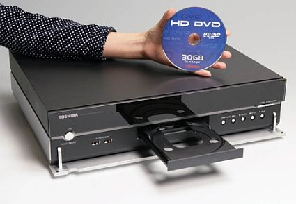  Đầu đĩa DVD đầu tiên trên thế giới, HD-XA1 của Toshiba. 