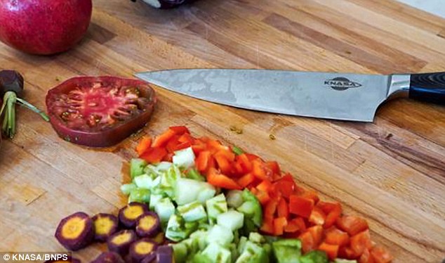  Chiếc dao Đầu bếp KNasa sắc gấp đôi bất kì các loại dao thông thường và giữ được độ sắc lâu gấp 5 lần. 