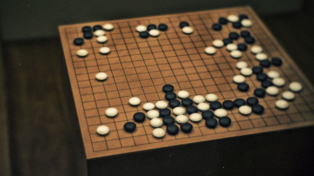  Sự khác biệt giữa cờ vây và cờ vua khiến AlphaZero phải thay đổi rất nhiều so với người tiền nhiệm. 