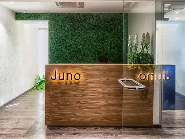  Juno Clinic cung cấp dịch vụ tư vấn đa dạng qua điện thoại, video call hay tin nhắn. 