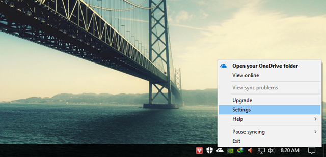  Để điều chỉnh các thiết lập cho OneDrive trên máy tính, bạn hãy nhấp phải chuột vào biểu tượng ở khay hệ thống và chọn “Settings”. 