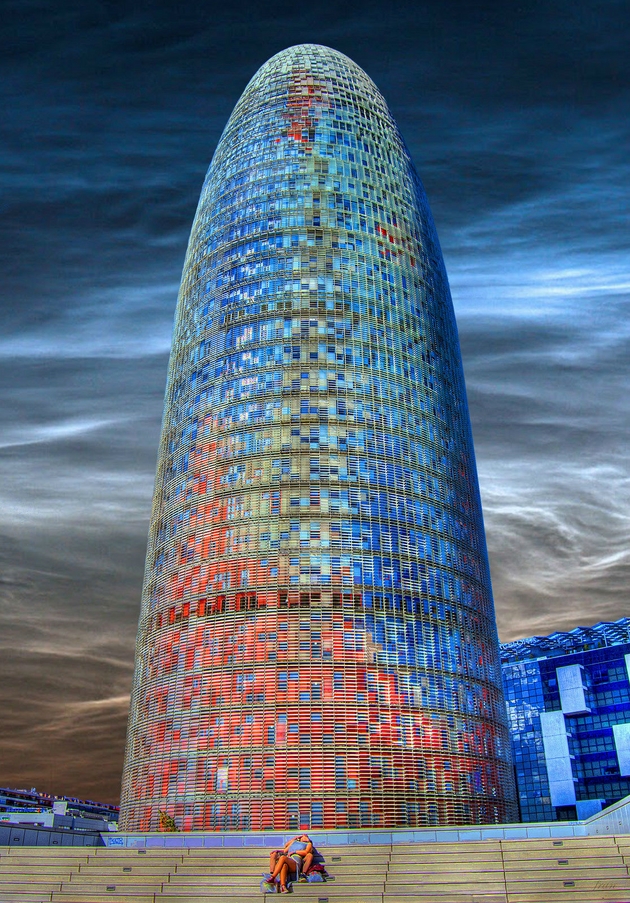  Torre Agbar tại Barcelona, Tây Ban Nha. Được thiết kế bởi kiến trúc sư Jean Nouvel. 