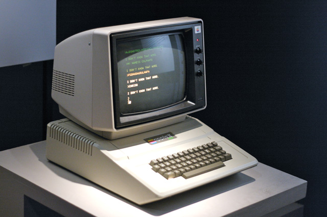  Từng là ngoại lệ đặc biệt hàng chục năm, đến năm 2006 Apple sẽ biến toàn bộ danh mục Mac của mình thành những cỗ máy PC clone đích thực. 