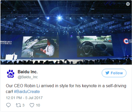 Baidu còn tự hào tweet: CEO của chúng tôi, ông Robin Li với màn mở đầu vô cùng hoành tráng bằng xe tự lái đến sự kiện