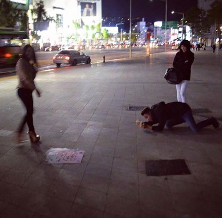  Gi&agrave;y mới gi&agrave;y mới! Chụp đi anh kh&ocirc;ng mai em l&agrave;m bẩn n&oacute; mất! 