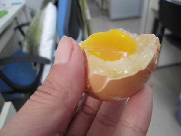  Trứng giả được bày bán tràn lan ở Trung Quốc 