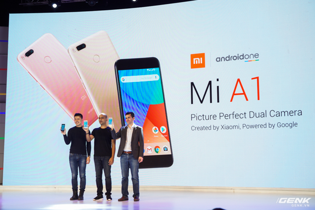  Mi A1 là sản phẩm hợp tác giữa Xiaomi và Google, thuộc dự án Android One. Phần cứng của máy do Xiaomi xây dựng, trong khi phần mềm lại thuộc quyền kiểm soát của Google 