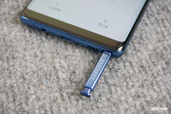  Bút S Pen, nhân vật không thể thiếu trong dòng sản phẩm Galaxy Note. 