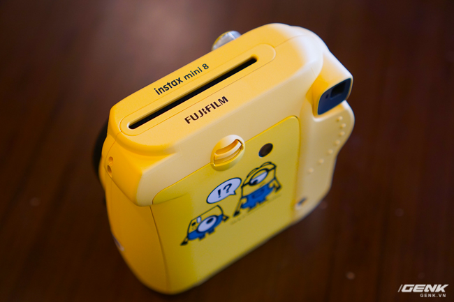 Mở hộp máy chụp ảnh lấy liền Fujifilm Instax Mini 8 phiên bản Minion, nhí nhố và độc đáo hơn - Ảnh 6.
