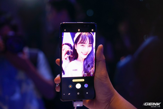 Bộ đôi Samsung Galaxy A8 (2018) và Galaxy A8 (2018) chính thức ra mắt tại thị trường Việt Nam: màn hình vô cực giống dòng S cao cấp, trang bị camera selfie kép, giá từ 10.990.000 đồng - Ảnh 7.