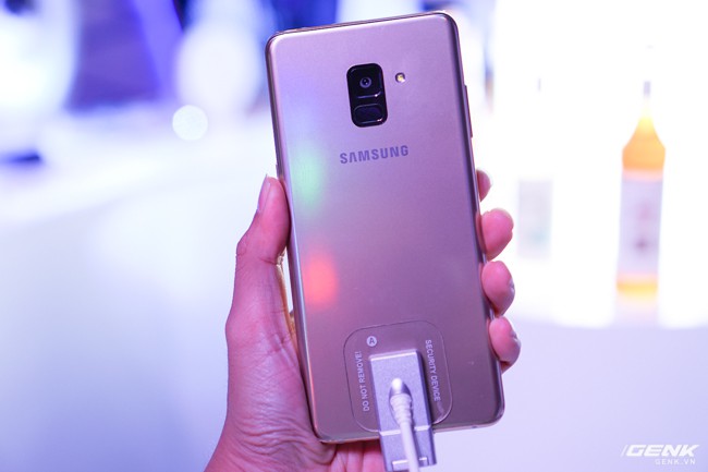 Bộ đôi Samsung Galaxy A8 (2018) và Galaxy A8 (2018) chính thức ra mắt tại thị trường Việt Nam: màn hình vô cực giống dòng S cao cấp, trang bị camera selfie kép, giá từ 10.990.000 đồng - Ảnh 20.