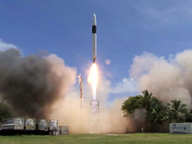  Tên lửa Falcon 1 trong lần phóng thử thành công đầu tiên, lần thứ 4 vào năm 2008. 