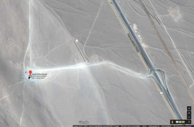  Vị trí bàn tay nằm trên sa mạc Atacama xuất hiện trên bản đồ vệ tinh của Google. 