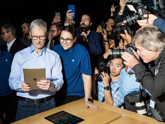 Tim Cook đã tỏ ra chậm trễ trong mảng máy tính