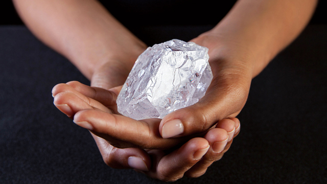  Lesedi la Rona - viên kim cương lớn thứ 2 thế giới, nặng tới 1109 carat 