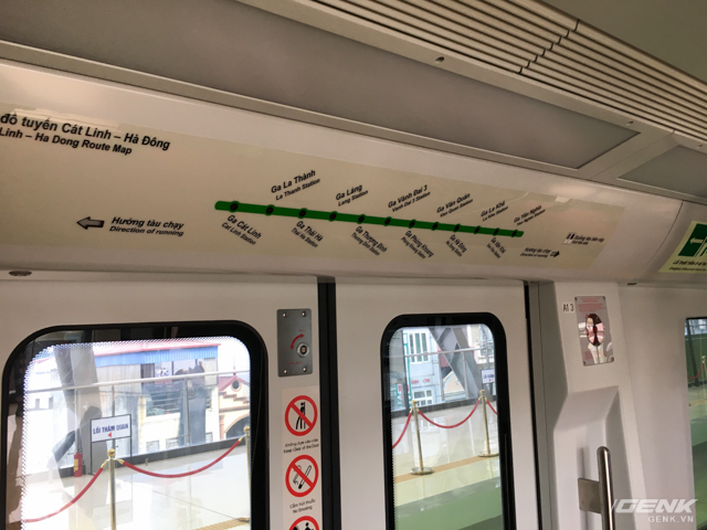  Bản đồ dạng đèn LED bố trí phía trên các cửa lên xuống, hiển thị rõ ràng, thể hiện các thông tin thuận tiện cho hành khách đi tàu (ga sắp đến, ga đang dừng, bản đồ tuyến, thời gian, phía cửa mở…) 