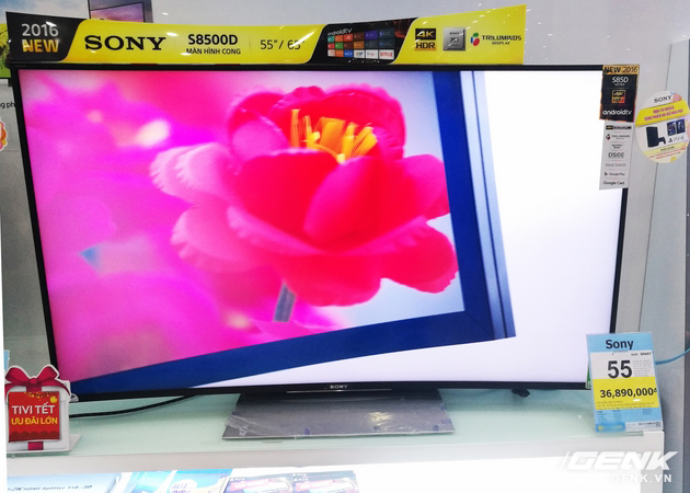 Chiếc tivi màn hình cong kích thước 55inch của Sony có giá lên tới gần 37 triệu đồng 