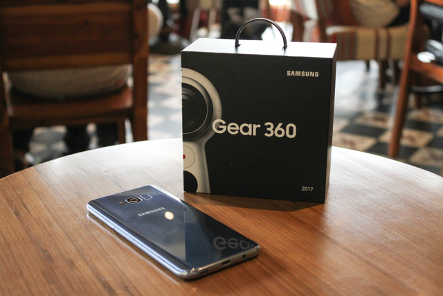  Gear 360 2017 là thiết bị được giới thiệu kèm chung với bộ đôi Galaxy S8/S8 trong đợt Unpacked 2017 vừa qua. 