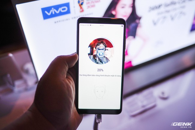 Vivo V7 chính thức trình làng tại thị trường Việt Nam: màn hình tràn FullView, camera selfie 24 MP, có cả nhận diện khuôn mặt, giá 6,99 triệu đồng - Ảnh 9.