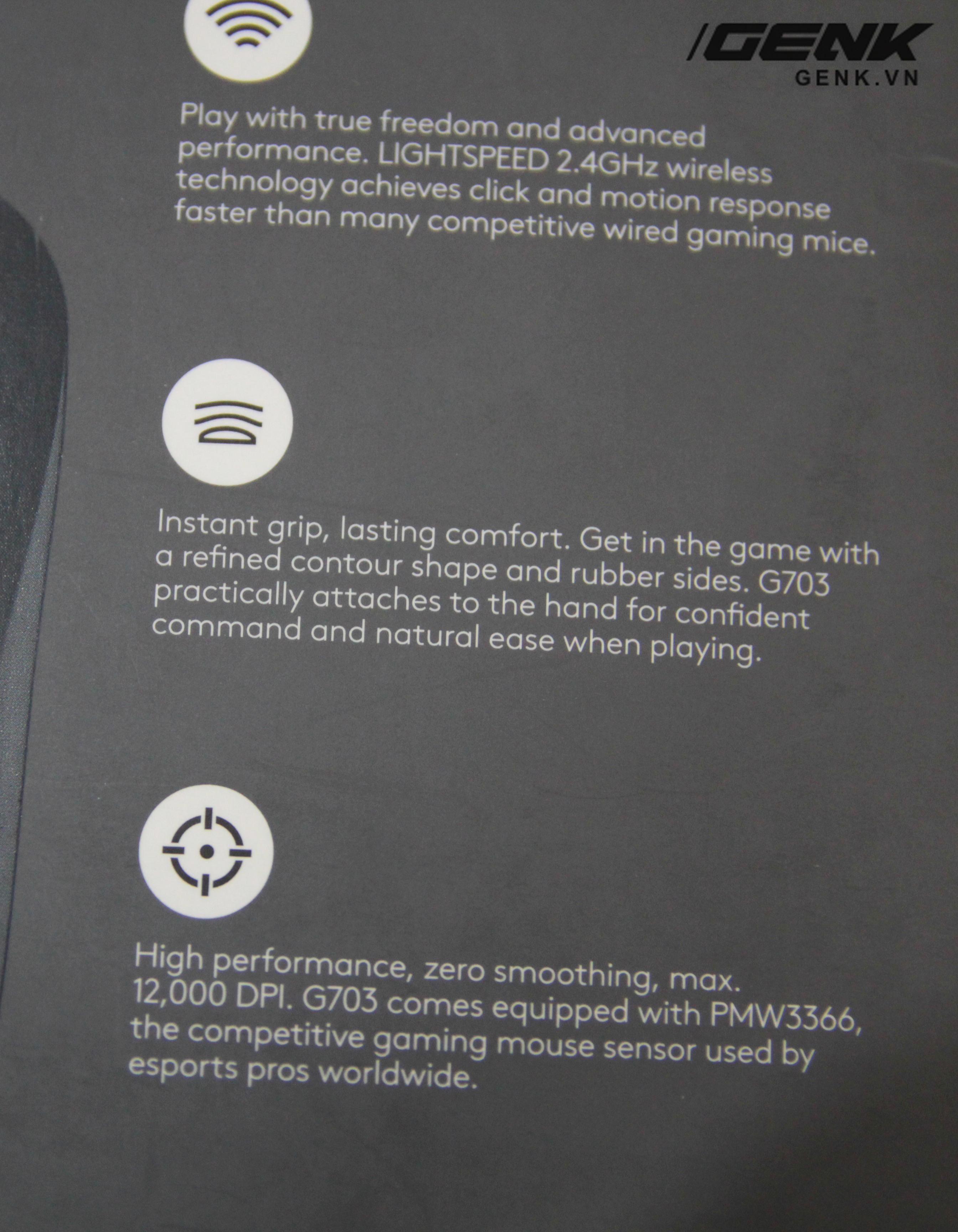  C&aacute;c t&iacute;nh năng nổi bật được in ở mặt sau của hộp sản phẩm 