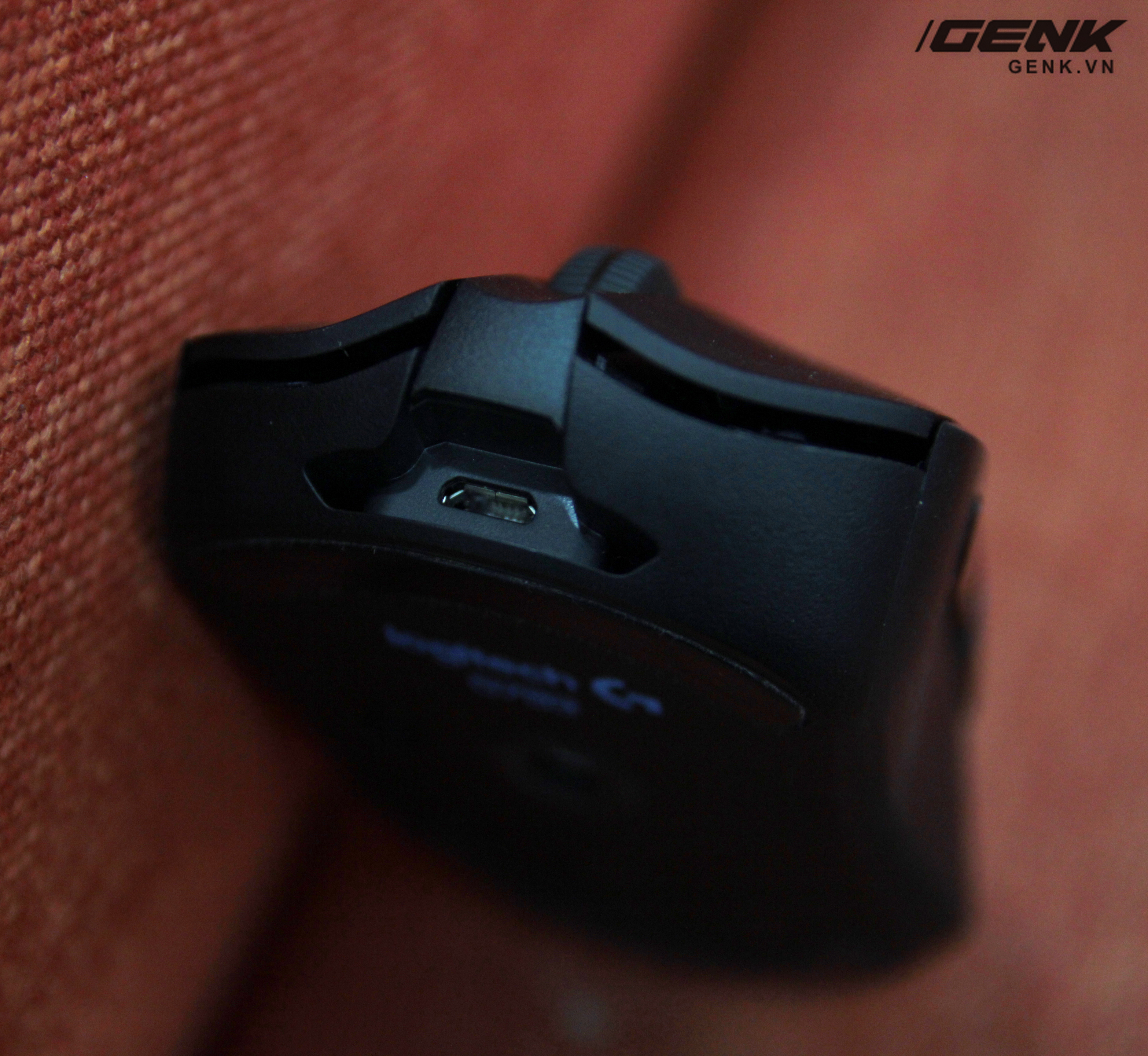 Cổng Micro USB tr&ecirc;n G703