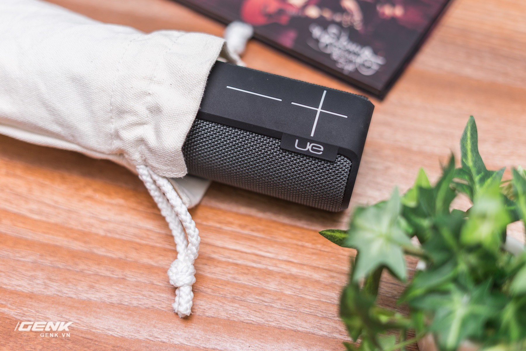 Đ&aacute;nh gi&aacute; loa di động Ultimates Ears Boom 2: ho&agrave;n thiện tốt, si&ecirc;u chống nước, chất &acirc;m sạch sẽ - Ảnh 13.