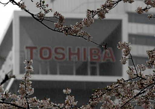 Toshiba cuối cùng cũng đưa ra quyết định bán mảng chip cho liên minh của Apple