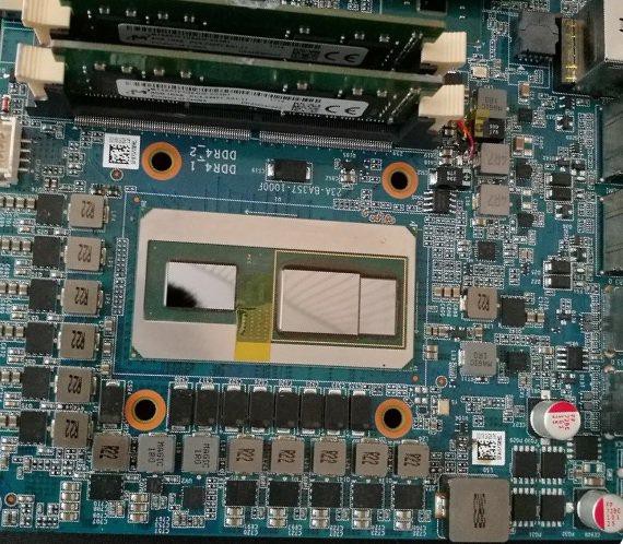  Cấu tạo vi xử lý Core i7-8709G với hai phần rõ rệt 