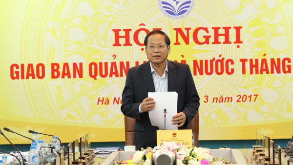 Bộ trưởng Bộ TT&TT Trương Minh Tuấn phát biểu chỉ đạo tại Hội nghị Giao ban quản lý nhà nước tháng 2/2017.
