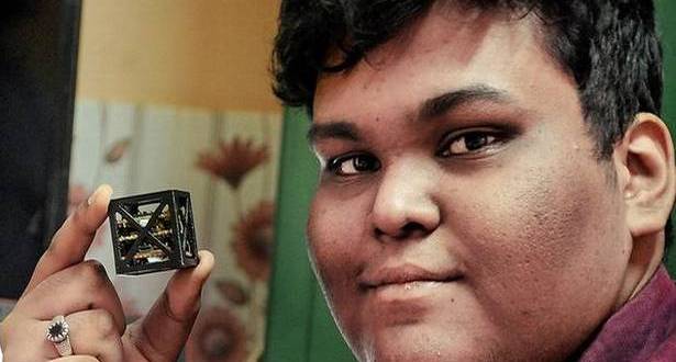  Rifath Shaarook, cậu học sinh 18 tuổi, đã thiết kế được vệ tinh nhẹ nhất thế giới. 