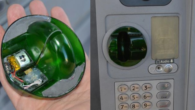  Các thiết bị đánh cắp thông tin thẻ được gắn trên máy ATM. 