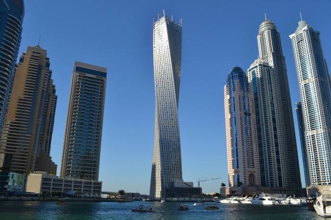  Quang cảnh ở Dubai rất kỳ vỹ dù bạn ngắm nhìn từ dưới lên... 