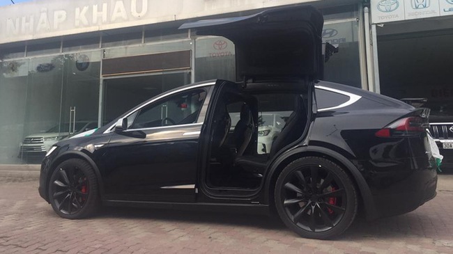  Chiếc Tesla Model X đầu tiên tại Việt Nam 
