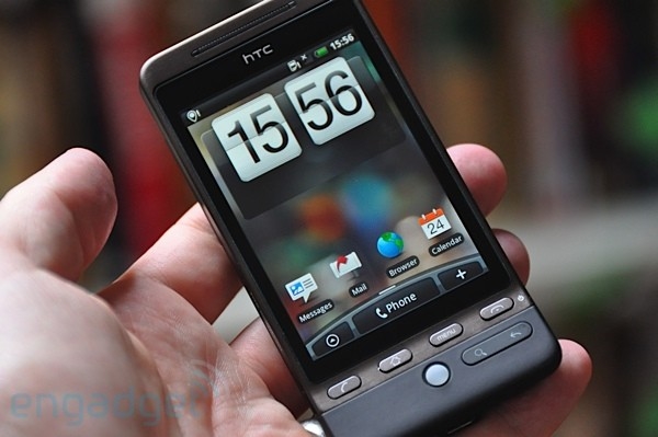  HTC Hero với giao diện Sense. 